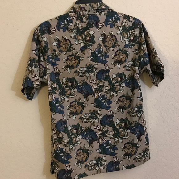 Floral pattern button down short sleeve - Picture 2 of 5